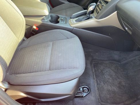 Used 2012 Ford Focus SEL w/ SEL/Titanium Winter Pkg FWD image 7