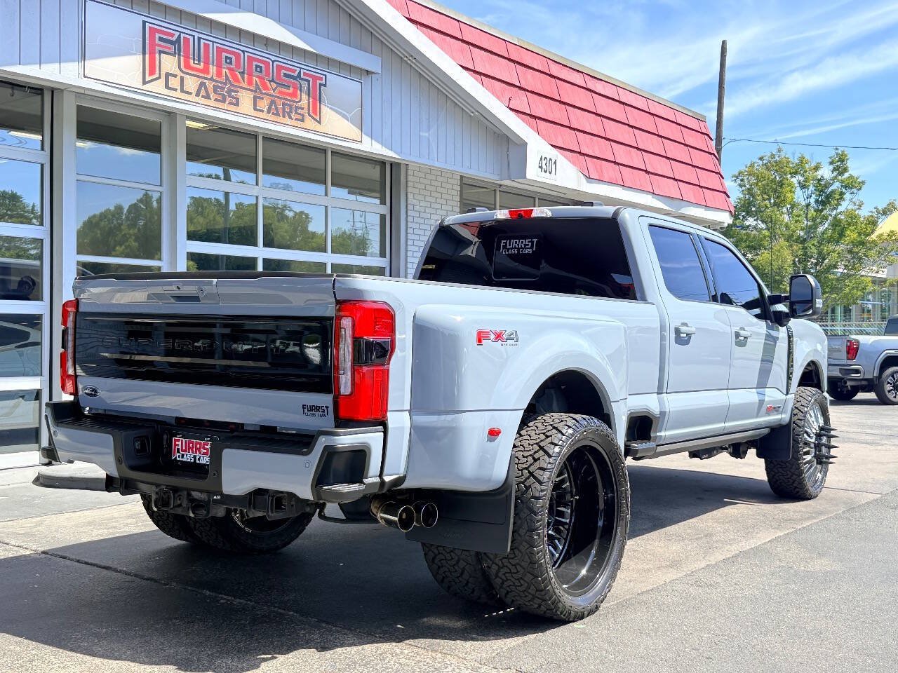 Used 2025 Ford F350 Platinum w/ FX4 Off-Road Package AWD/4WD image 3