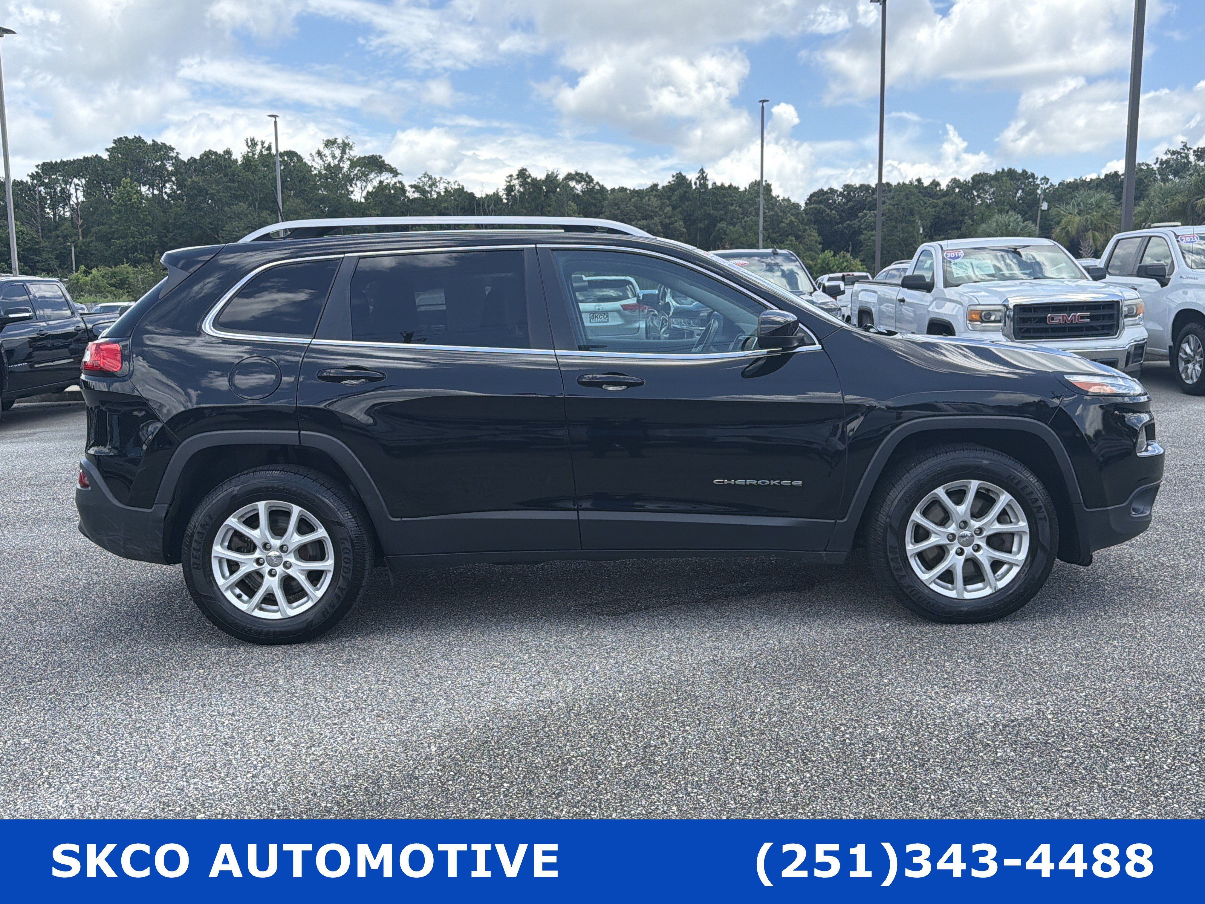 Used 2018 Jeep Cherokee Latitude Plus AWD/4WD image 6