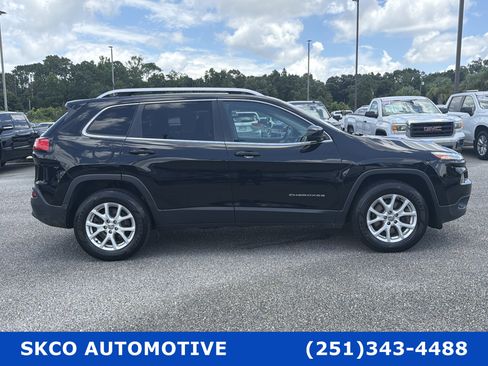 Used 2018 Jeep Cherokee Latitude Plus AWD/4WD image 6