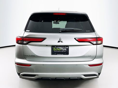 Used 2024 Mitsubishi Outlander SE image 7