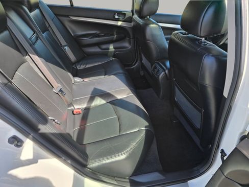 Used 2015 INFINITI Q40 w/ Moonroof Package RWD image 24