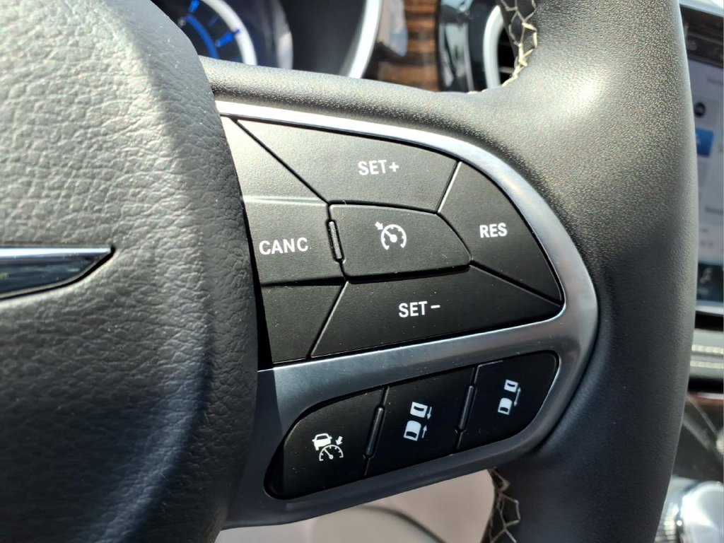Used 2023 Chrysler Pacifica Limited FWD image 20