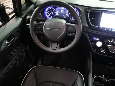 New 2026 Chrysler Pacifica Limited w/ S Appearance Package image 16