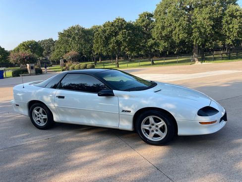 Used 1997 Chevrolet Camaro Z28 image 2