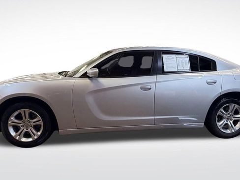 Used 2022 Dodge Charger SXT RWD image 2