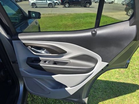 Used 2024 GMC Terrain SLE FWD image 33