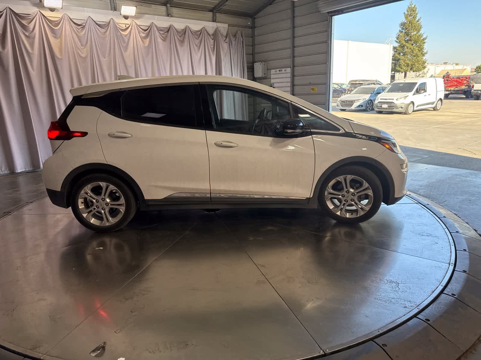 Used 2017 Chevrolet Bolt LT FWD image 4