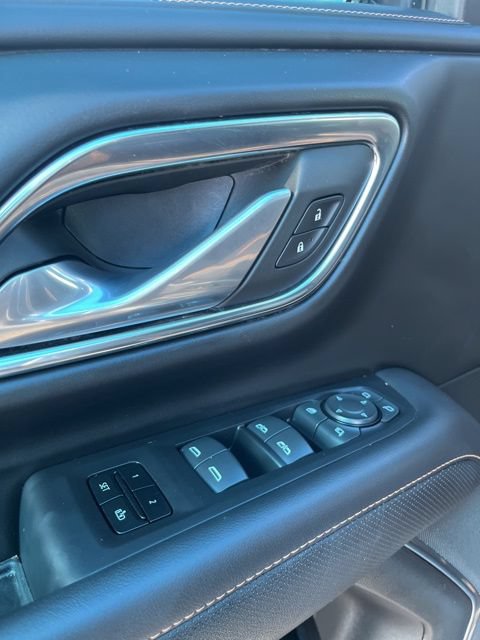 Used 2024 GMC Yukon AT4 w/ Technology Package AWD/4WD image 12