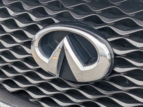 Used 2018 INFINITI Q50 Luxe w/ Essential Package (3.0T Luxe) AWD/4WD image 13