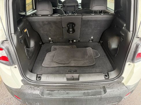 Used 2018 Jeep Renegade Latitude w/ UConnect 8.4 Nav Group image 26