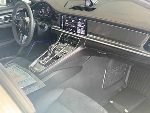 Used 2019 Porsche Panamera GTS image 3