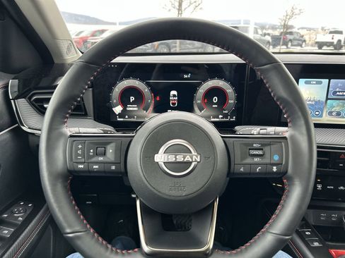 Used 2025 Nissan Kicks SR w/ SR Premium Package image 25