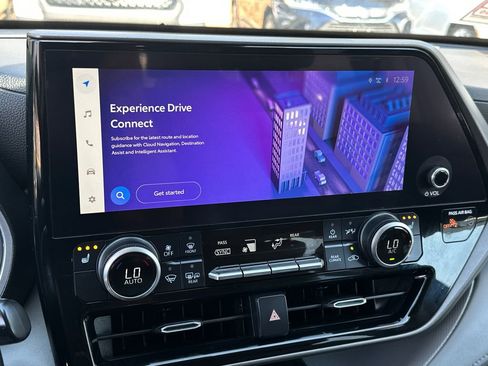 Used 2023 Toyota Highlander XLE image 29