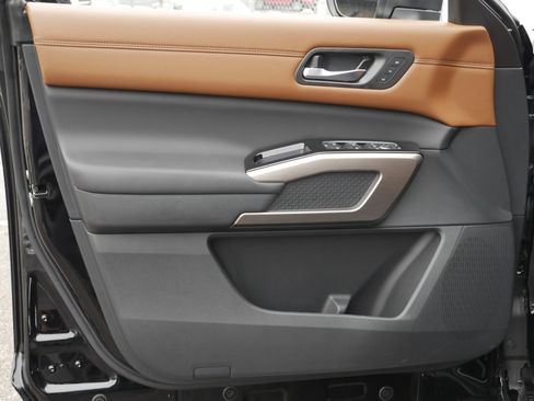 Used 2025 Nissan Pathfinder Platinum w/ Cargo Package image 37