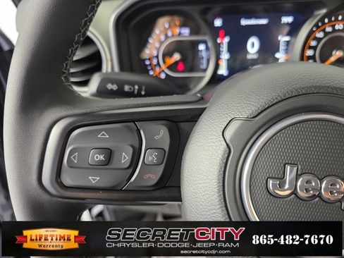 New 2025 Jeep Gladiator Mojave image 17