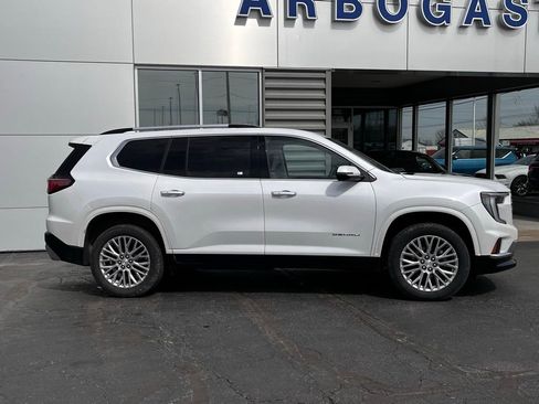 Used 2024 GMC Acadia Denali image 4