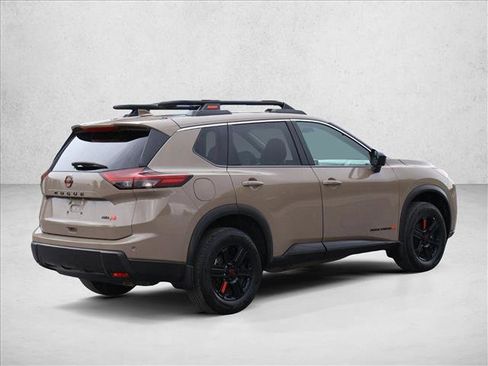 Used 2025 Nissan Rogue SV AWD/4WD image 5