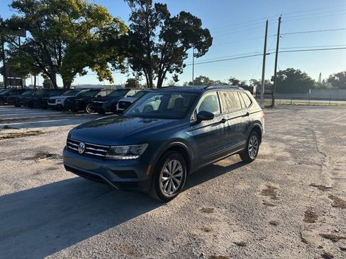 Used 2020 Volkswagen Tiguan S image 2