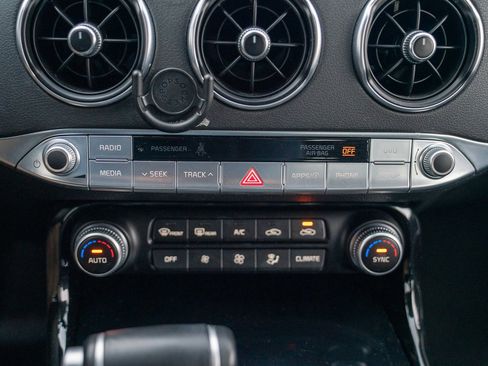 Used 2018 Kia Stinger image 16