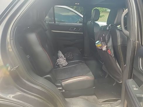 Used 2018 Ford Explorer XLT w/ Equipment Group 202A AWD/4WD image 4