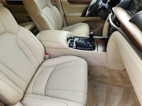 Used 2020 Lexus LX 570 4WD w/ Luxury Package image 14