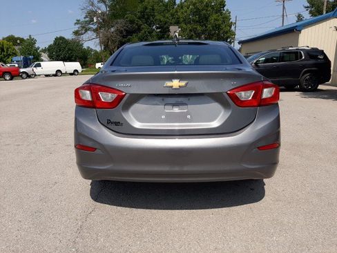 Used 2018 Chevrolet Cruze LT w/ Convenience Package FWD image 7