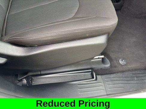 Used 2023 Chrysler Pacifica Touring FWD image 36