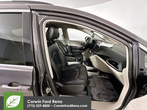 Used 2020 Chrysler Voyager Lxi FWD image 25