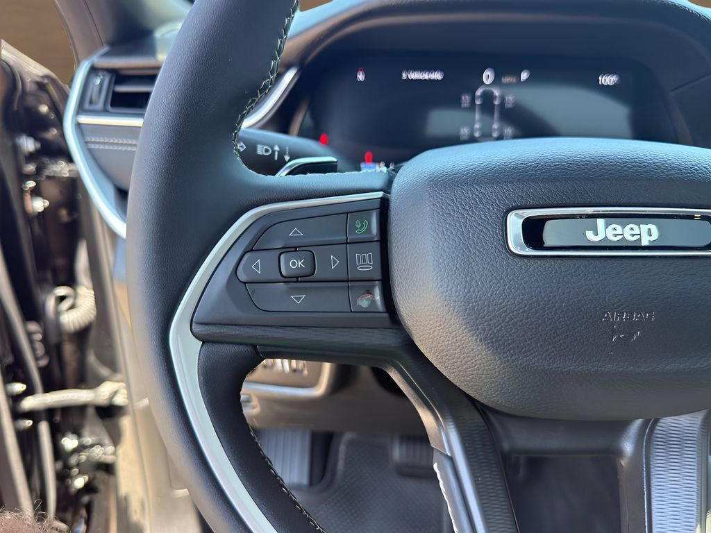 Used 2024 Jeep Grand Cherokee L Laredo AWD/4WD image 17