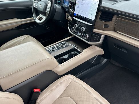 Used 2023 Ford Expedition Limited image 17