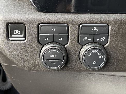 Used 2024 Chevrolet Silverado 2500 LT image 5