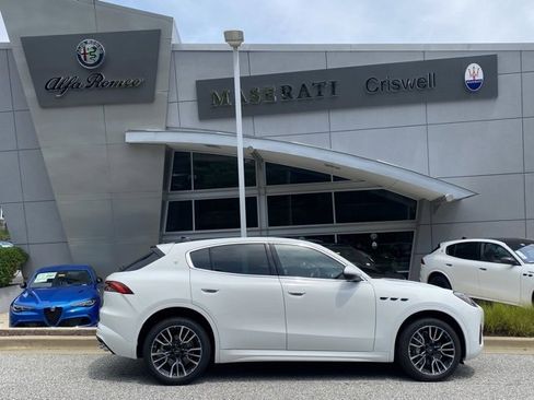 New 2025 Maserati Grecale GT image 4