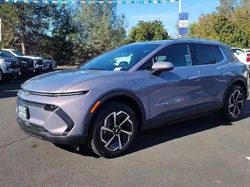 New 2026 Chevrolet Equinox EV LT image 4