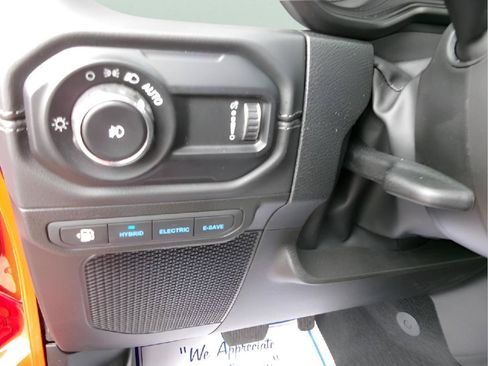 Used 2025 Jeep Wrangler Unlimited Sahara w/ Safety Group AWD/4WD image 14