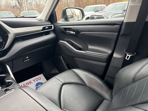 Used 2022 Toyota Highlander XLE image 20