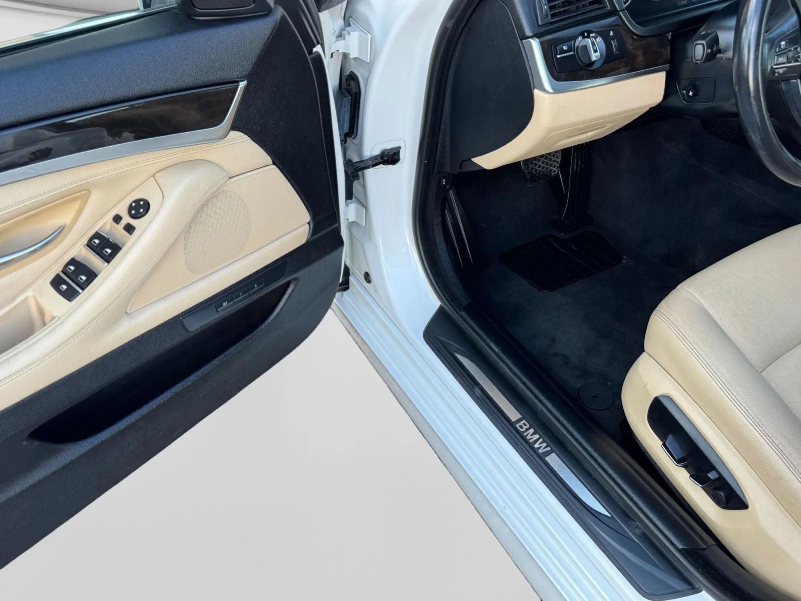 Used 2016 BMW 528i Sedan RWD image 11