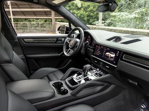 Certified 2023 Porsche Cayenne GTS AWD/4WD image 54