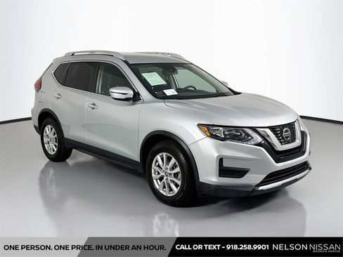 Used 2019 Nissan Rogue SV FWD image 3