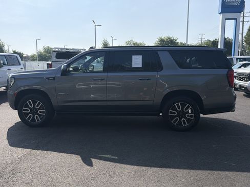 Used 2022 GMC Yukon XL AT4 AWD/4WD image 7