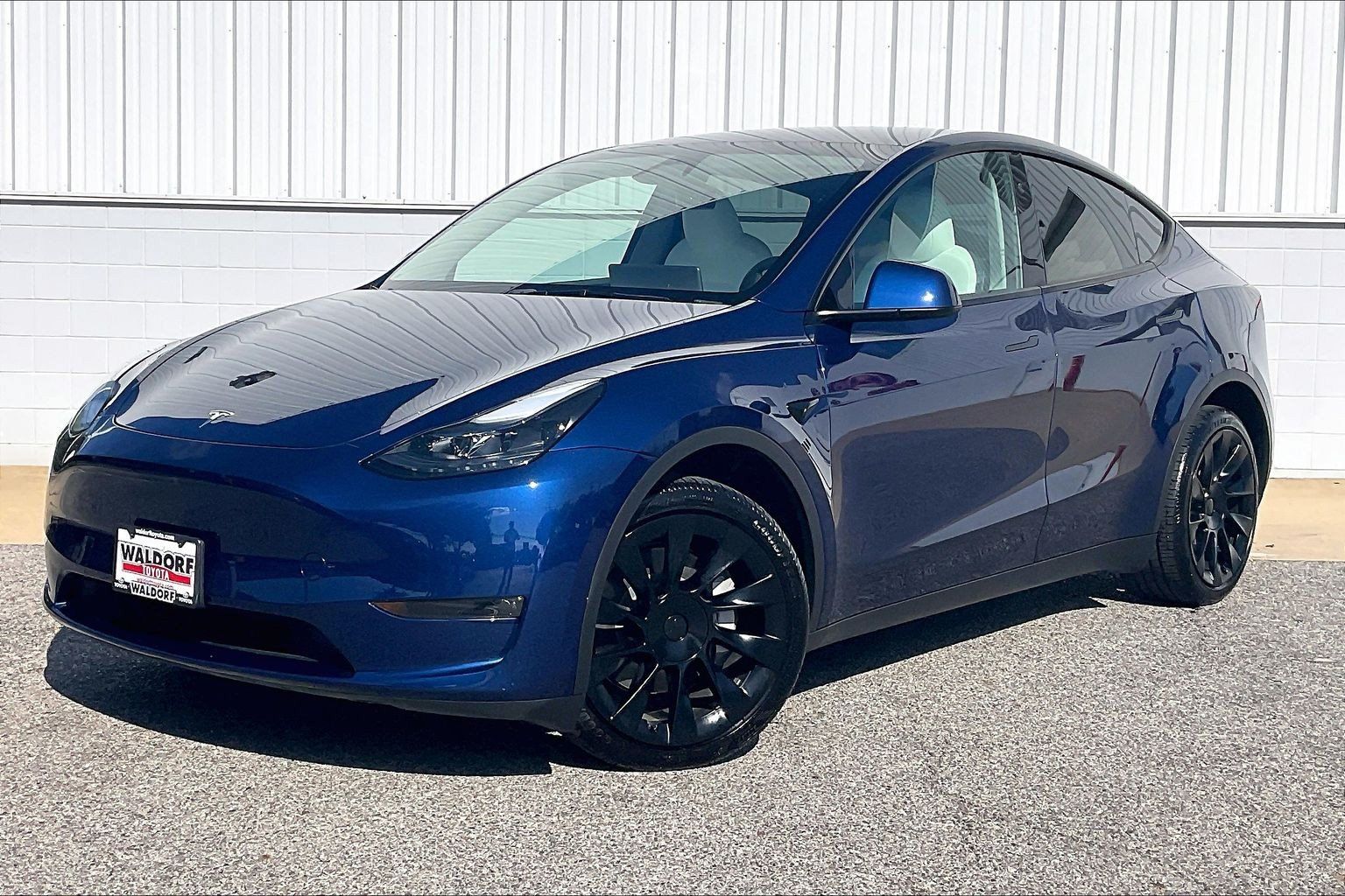 Used 2024 Tesla Model Y Long Range AWD/4WD image 2