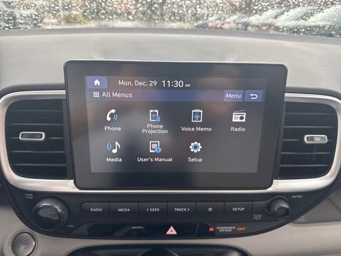 Certified 2024 Hyundai Venue SEL image 19