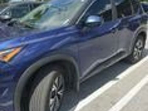 Used 2023 Nissan Rogue SV FWD image 6