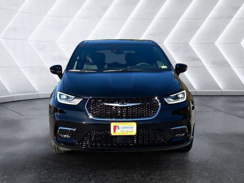 New 2026 Chrysler Pacifica Select image 9