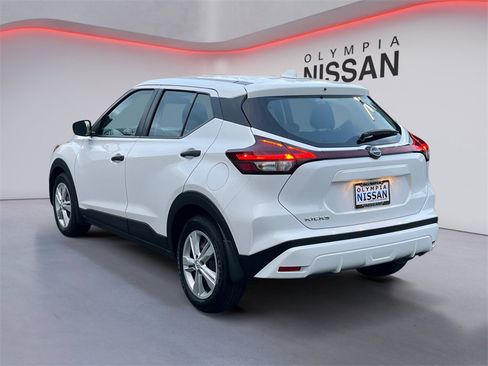 Used 2024 Nissan Kicks S image 3