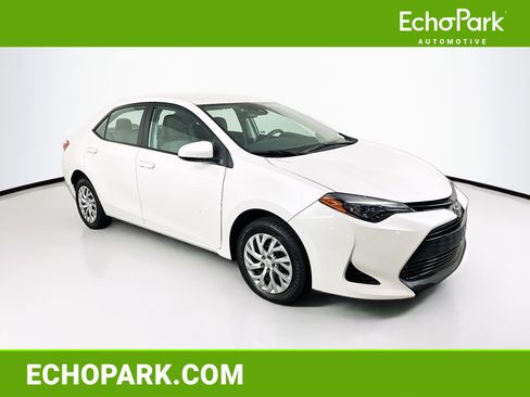 Used 2018 Toyota Corolla LE image 1