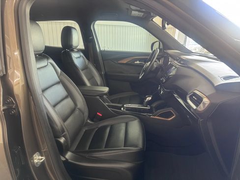 Used 2021 Chevrolet TrailBlazer ACTIV w/ Technology Package FWD image 10