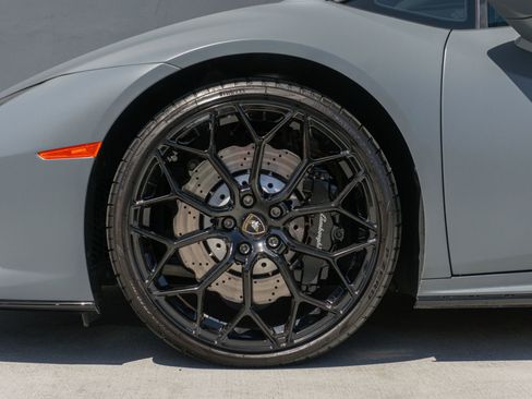 Used 2022 Lamborghini Huracan EVO RWD image 16