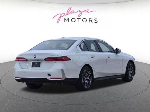 Certified 2026 BMW 530i xDrive w/ Convenience Package AWD/4WD image 5