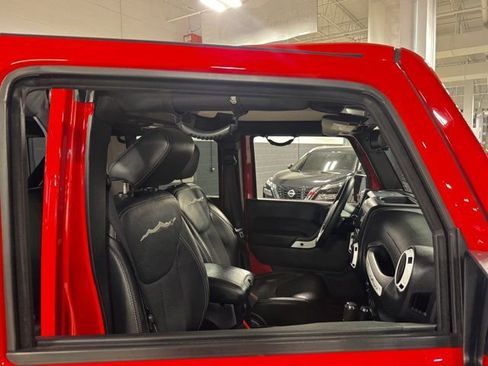 Used 2015 Jeep Wrangler Unlimited Sahara AWD/4WD image 12